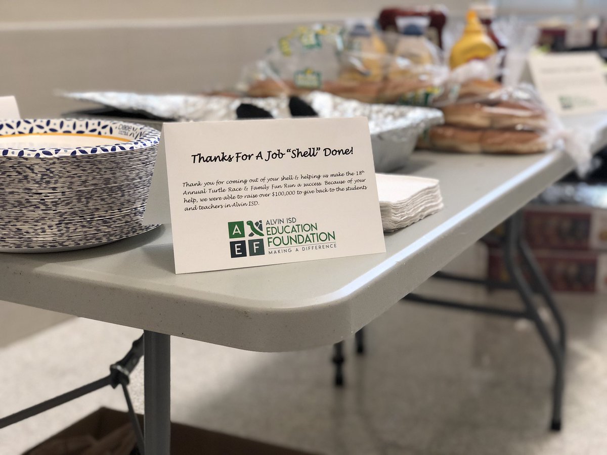 AlvinISD_EdFdn's tweet image. .@AlvinISD Board Members and #Foundation members are serving up burgers today as a thank you to the staff @sdbrothers17...top turtle adoptions in the District!