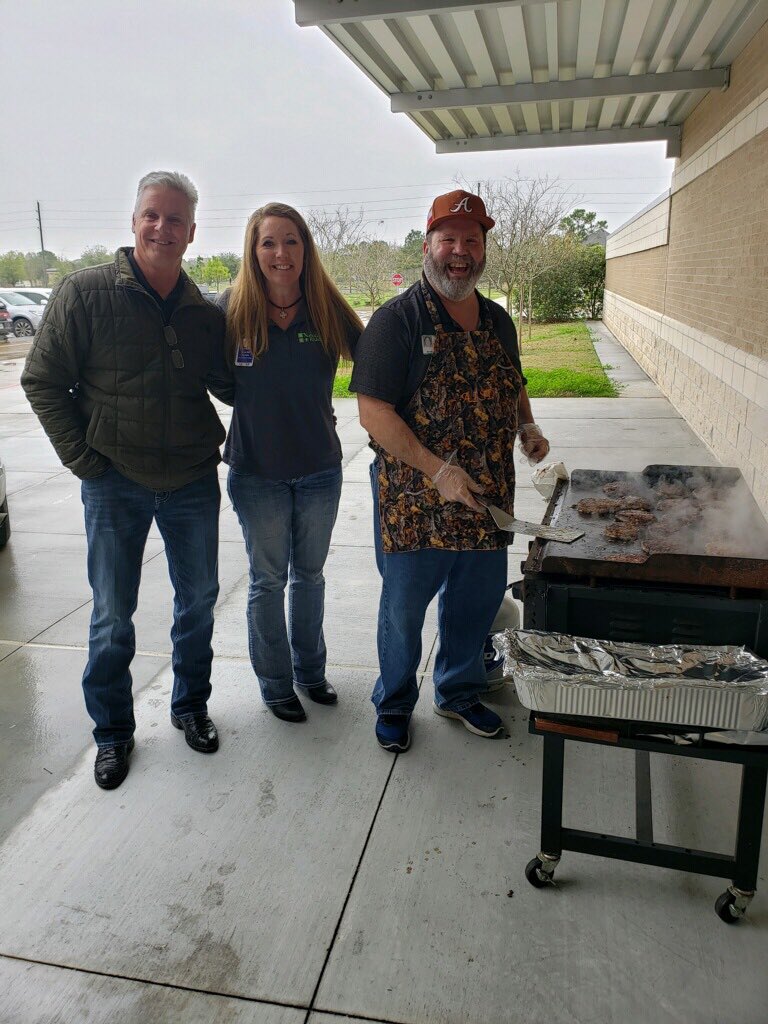 AlvinISD_EdFdn's tweet image. .@AlvinISD Board Members and #Foundation members are serving up burgers today as a thank you to the staff @sdbrothers17...top turtle adoptions in the District!