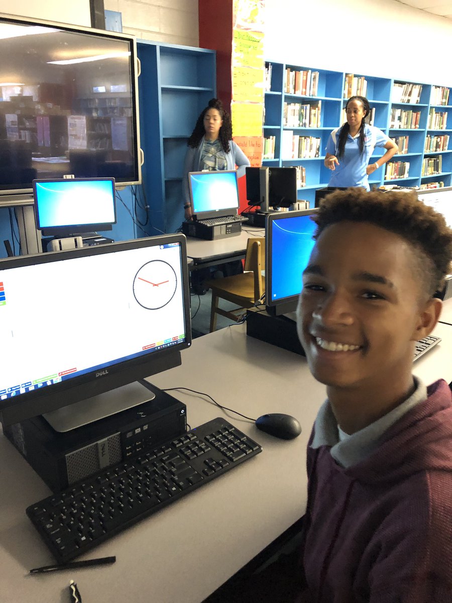 BsTechBuzz's tweet photo. Broadmoor High Coding! Our students are learning amazing things in Ms Dickerson’s class. #DLDay #EBRDLDay #officialDLDay #EbrEdtech https://t.co/b8qdfgujSS