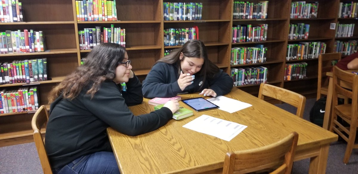 MsKrommendyk's tweet photo. My students are having fun with lesson on #ReliableSources on #VMSDigDay watch out @brianstelter they are coming for your job! #DigitalLearningDay https://t.co/4EBDgZEQzn