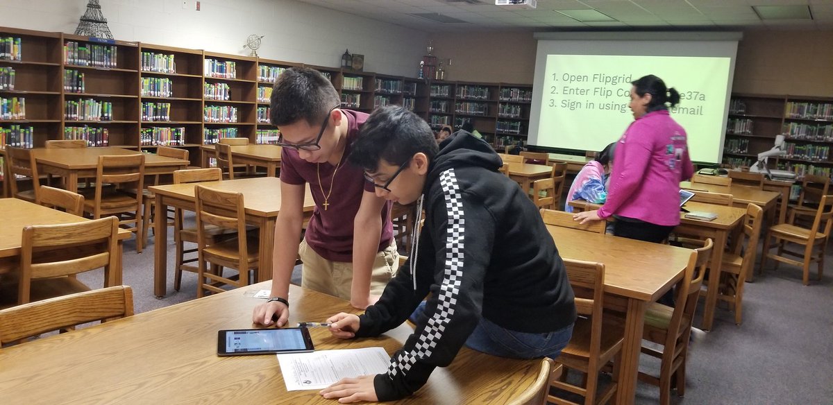 MsKrommendyk's tweet photo. My students are having fun with lesson on #ReliableSources on #VMSDigDay watch out @brianstelter they are coming for your job! #DigitalLearningDay https://t.co/4EBDgZEQzn