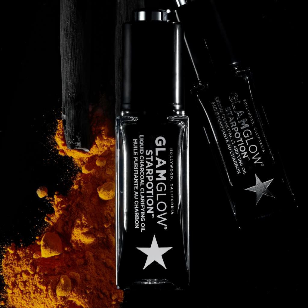 glamglow's tweet photo. #STARPOTION: Our liquid charcoal clarifying oil has a dream cast of skin stars including turmeric, vitamin C, salicylic acid and oleic-rich oils to nourish, clarify and protect your skin from pollution with antioxidants.
Shop now: https://t.co/D94yihEHvL 
#GLAMGLOW https://t.co/A6MznuM8ZR