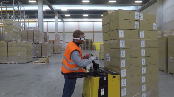 MTechHub's tweet photo. Towards the Smart Warehouse: Logistics 4.0 with Augmented Reality - Logistics is rapidly evolving and is set to be a key area for digital transformation and automation. https://t.co/3BfdeBGWpe | Source: @InglobeTech https://t.co/z975lesch8