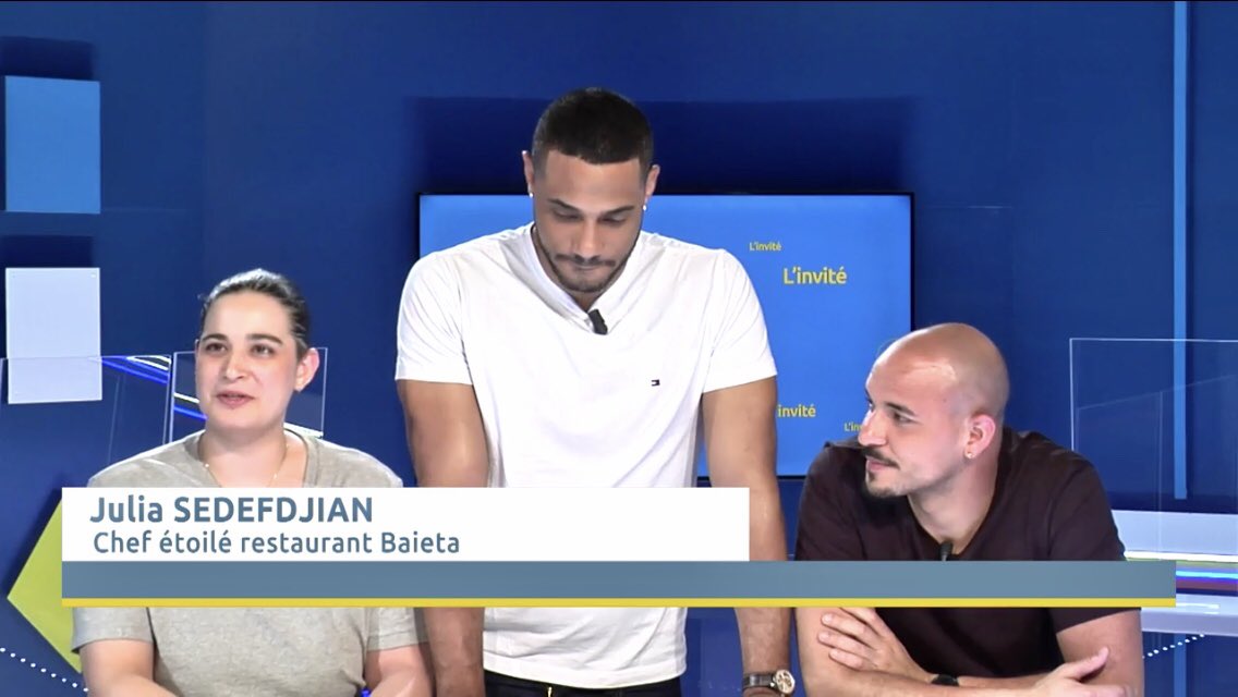 ClaudeTITINA's tweet photo. Trop fiers d’eux ! Équipe du #restaurant #Baieta avec la Chef étoilée ⭐️ Julia Sedefdjian et des 2 acolytes de #Martinique au JT de #ViaAtv 8 mn d’interview sans modération https://t.co/enoQML9lX4 🙏 @atvweb @KatBilas https://t.co/NAP4dW3TF2