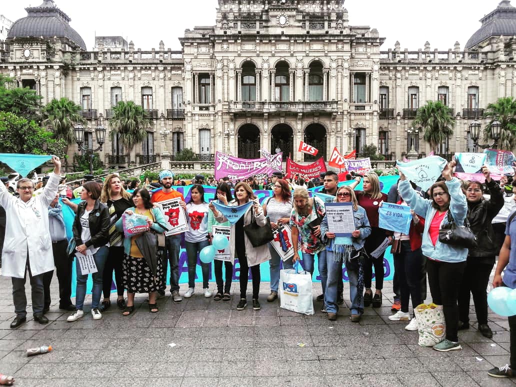 SighinolfiMarcs's tweet photo. 🙌 Sepan que somos muchos. Pero sobretodo sepan que vamos a defenderla hasta el final! ♥️

#SalvemosLas2Vidas #PatriaEsVida
#SALVEMOSALINOCENTE #SiempreEsUnNiño #NoFueLey
#ConIdeologíaDeGéneroyAbortoNoTeVoto

#QueEstesVale #TuLuzVale
#TuVidaVale #TuVozVale

#GraciasPorEstar https://t.co/94UpzkOGu8