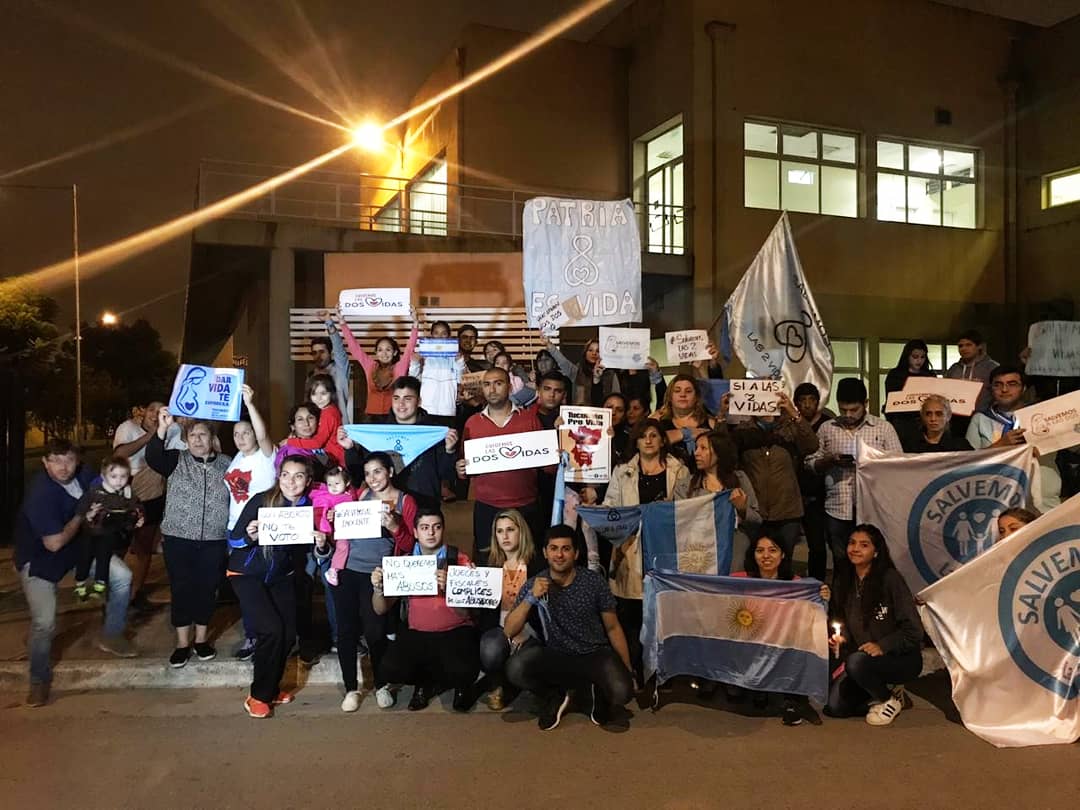 SighinolfiMarcs's tweet photo. 🙌 Sepan que somos muchos. Pero sobretodo sepan que vamos a defenderla hasta el final! ♥️

#SalvemosLas2Vidas #PatriaEsVida
#SALVEMOSALINOCENTE #SiempreEsUnNiño #NoFueLey
#ConIdeologíaDeGéneroyAbortoNoTeVoto

#QueEstesVale #TuLuzVale
#TuVidaVale #TuVozVale

#GraciasPorEstar https://t.co/94UpzkOGu8