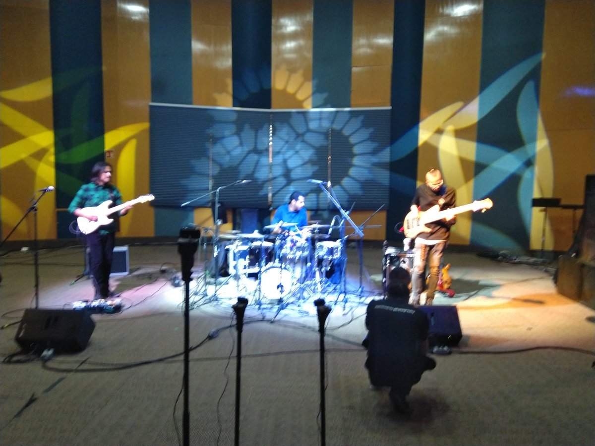 Ya listos para celebrar #Horizonte19contigo a partir de las 12 Omar Gardunho en vivo presentando Memento Loop a través de <a href="/HorizonteJazz/">Horizonte 107.9 FM</a>