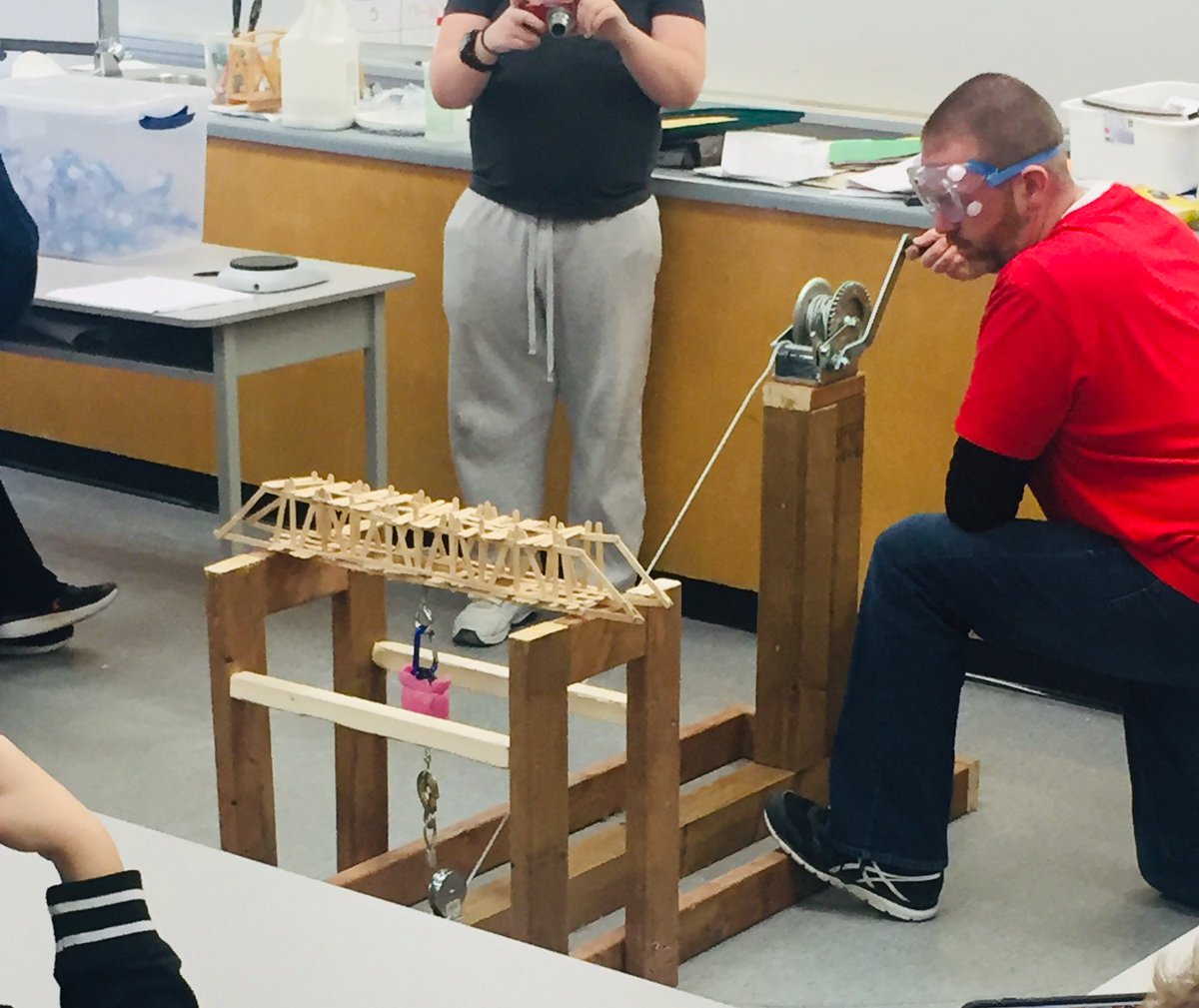BlondieKristen's tweet photo. Mr. Mottershead testing popsicle stick bridges built by grade seven students. Look at that testing contraption! Way to go, Mr. Mo!!
#grade7science #structuresunit @JohnDrydenPS https://t.co/YmePsZwFjW