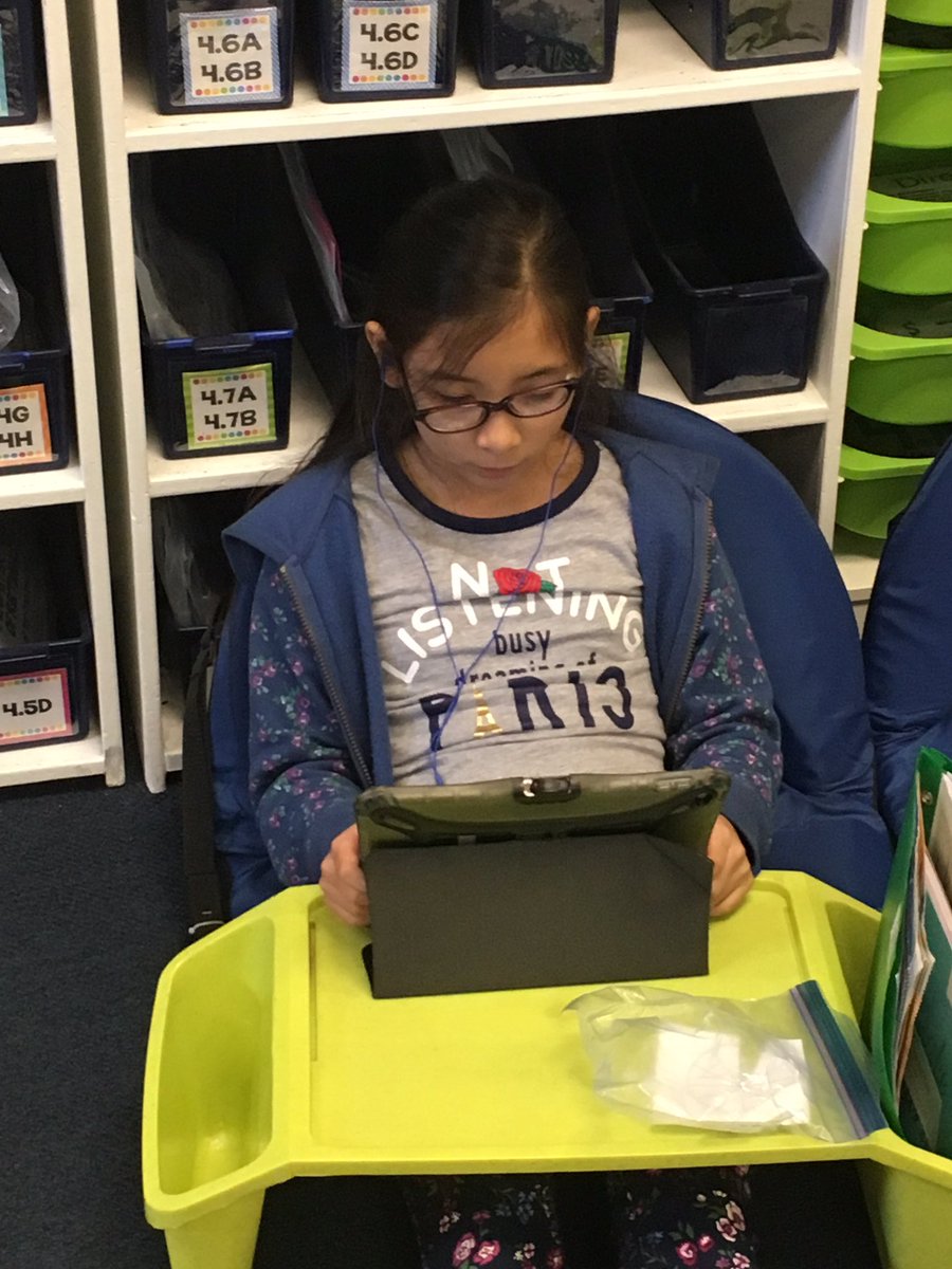 AngieMReeves's tweet image. Math Stations!! 😊📐💻 #measuringangles #flexibleseating #blendedlearning #DLDay #GarrigaProud @GarrigaElem @PointIsabelISD @OfficialDLDay