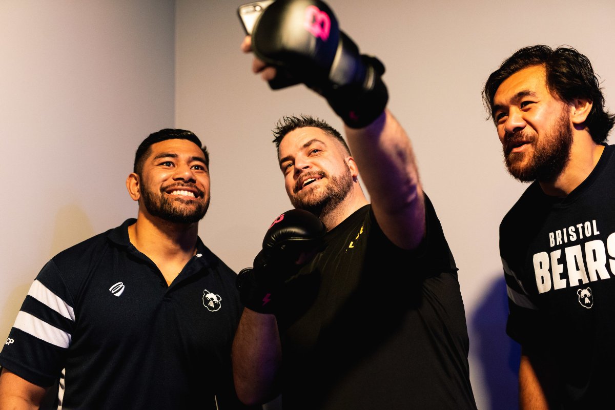 BristolBears's tweet photo. 💪 Great to help celebrate the launch of #Blaze at @DLBrisWestbury 🤸‍♂️ 

Fantastic night and an incredible workout - thanks for having us! 😀

(via @jmp_uk). https://t.co/P5dc0wLWrS