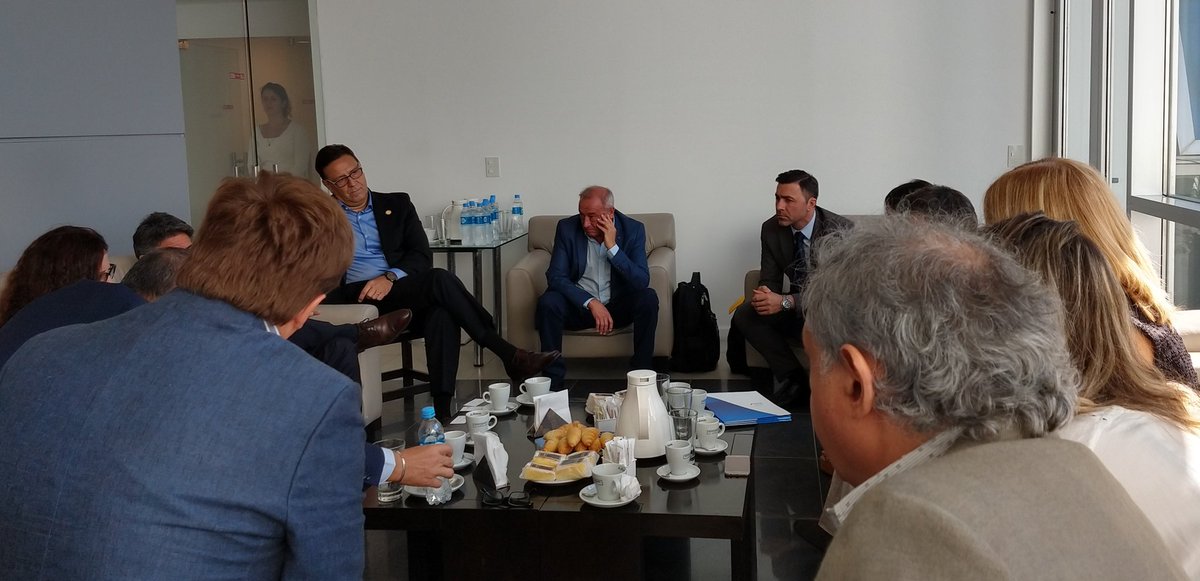 FadelRArg's tweet photo. @ADERRROSARIO y @AntonioDemasi PTE de @FadelRArg acompañando al desarrollo económico y productivo de las regiones, participando de la llegada de @flybondioficial al @AIR_Rosario junto a @ProduccionRos @ProduccionSF https://t.co/J85MQZ1UeQ