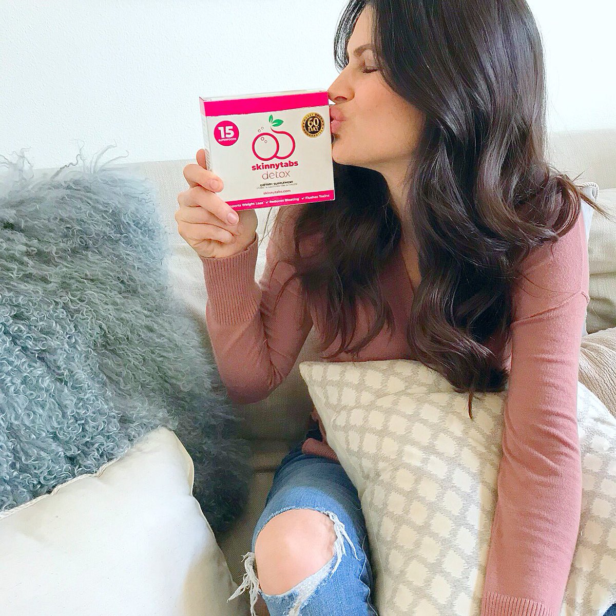 getskinnytabs's tweet photo. ♥️Have you tried the detox that thousands of women can’t live without?! 
♥️Our customers love the taste and RESULTS with Skinnytabs! 
♥️Remove the built up toxins in your gut and start living a happier, healthier, more confident life
#detox #fizzy #skinny https://t.co/Qpain7hOaM
