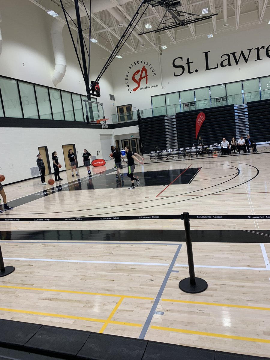 LegaultBradley's tweet photo. @ALGThunder women’s basketball set to play their first game in 10 minutes against the @stclairsaints1! Let’s get it @algonquintimes @Algonquinjourn #algonquincollege #AlgonquinTimes #ACJournalism https://t.co/lOhu8RRy2l