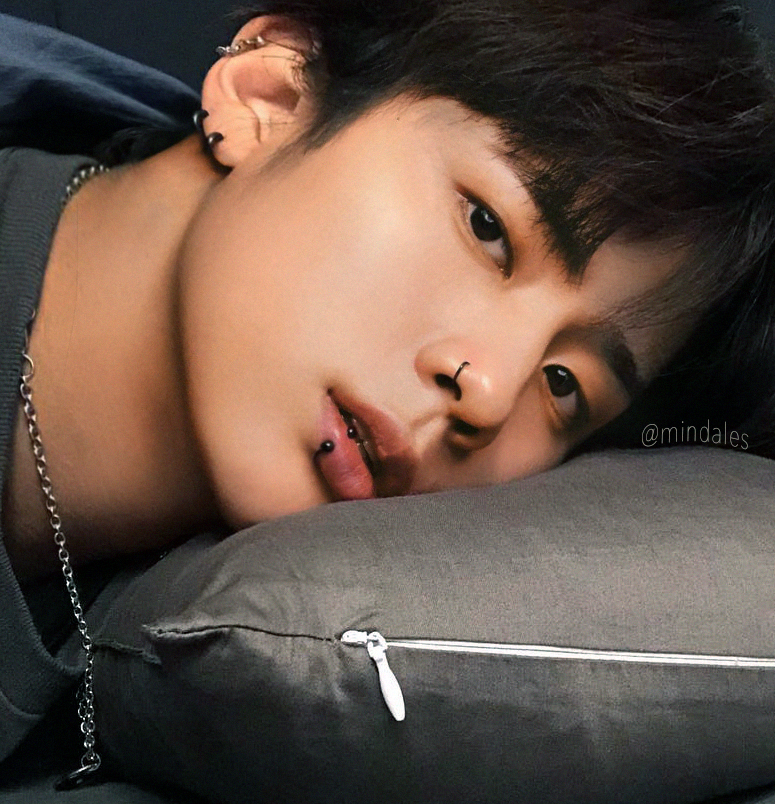 mindales's tweet photo. whose goth boyfriend is this

#JIN @BTS_twt https://t.co/aXnAnQzatQ
