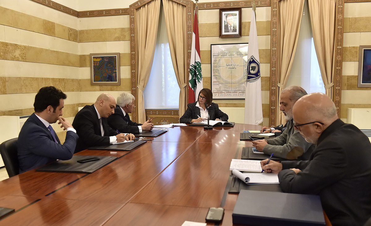 rayaelhassan's tweet photo. يأتي موضوع السلامة المرورية من ضمن الاولويات التي حددتها عندما  توليت منصبي، وطلبتُ من وفد المجلس الوطني للسلامة المرورية واللجنة الوطنية للسلامة المرورية الذي لتقيته وضع تصور قصير ومتوسط وبعيد المدى لحل هذه المعضلة، ووعدتُ بالقيام بكلّ ما يلزم من اجل تثبيت مسألة السلامة المرورية https://t.co/9xq4mZyz2e