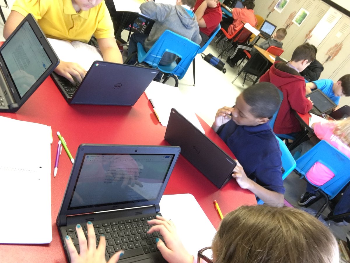 5thGradeReeders's tweet photo. Back to the basics for #dld19. Honing their typing skills for the final copy of their Expository Essay. #practicaltechskills #jaguartribe https://t.co/le0YKuPSgV