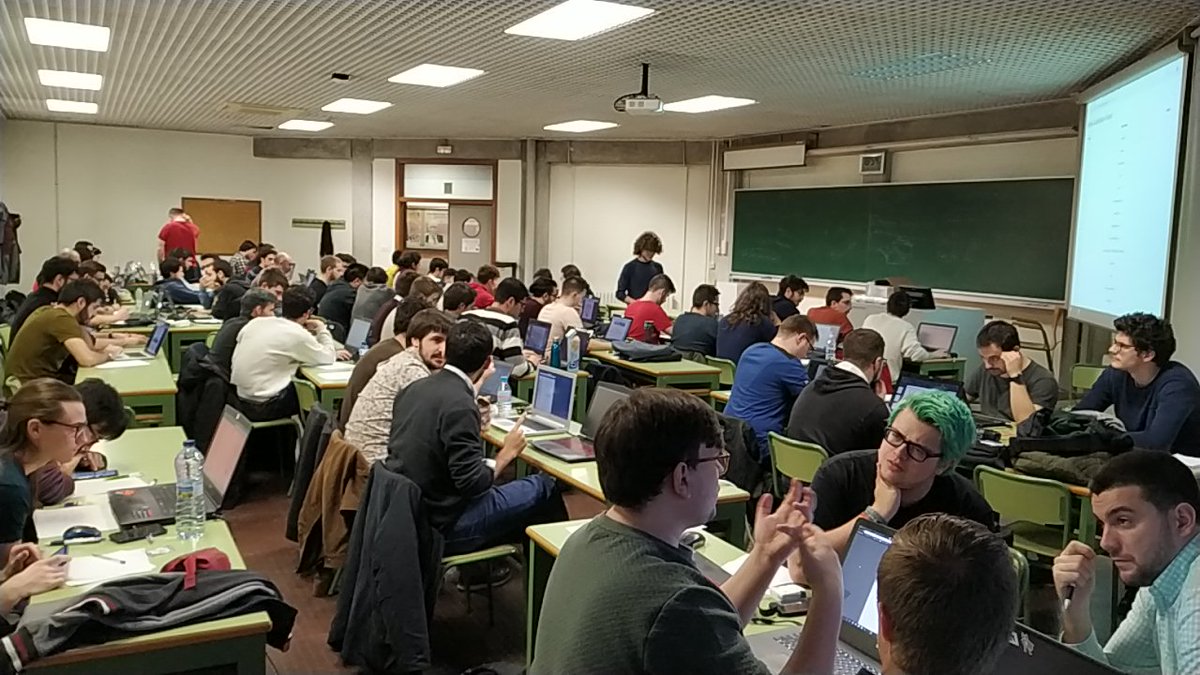 AcmUpv's tweet image. ¡Arrancamos el #googlehashcode! Estamos en la @etsinfupv de la mano de @gdgvalencia y @devscola 🎉🚀💻🖱️🙌