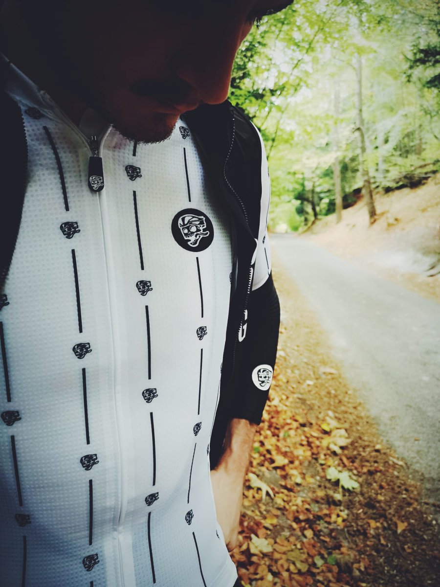 GIRO_Cycles's tweet photo. Kit for looking 👌 ALL DAY 💯 We have the last few sizes of the latest @attaquer All-Day range available in-store and online! The legends at @attaquer know how to make the boldest, coolest KITS 🥇 Check the range on our website https://t.co/U4cuuJulTk #Attaquer #BeYourAlterEgo https://t.co/URgnaQJsTs