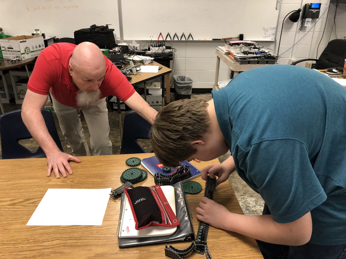 HTMSCobb's tweet photo. Our 7th grade PTLW classes are taking digital learning to robotic places!!! #CobbInTech #DLDay #CobbDLDay #htmspride https://t.co/Yk1KV21914
