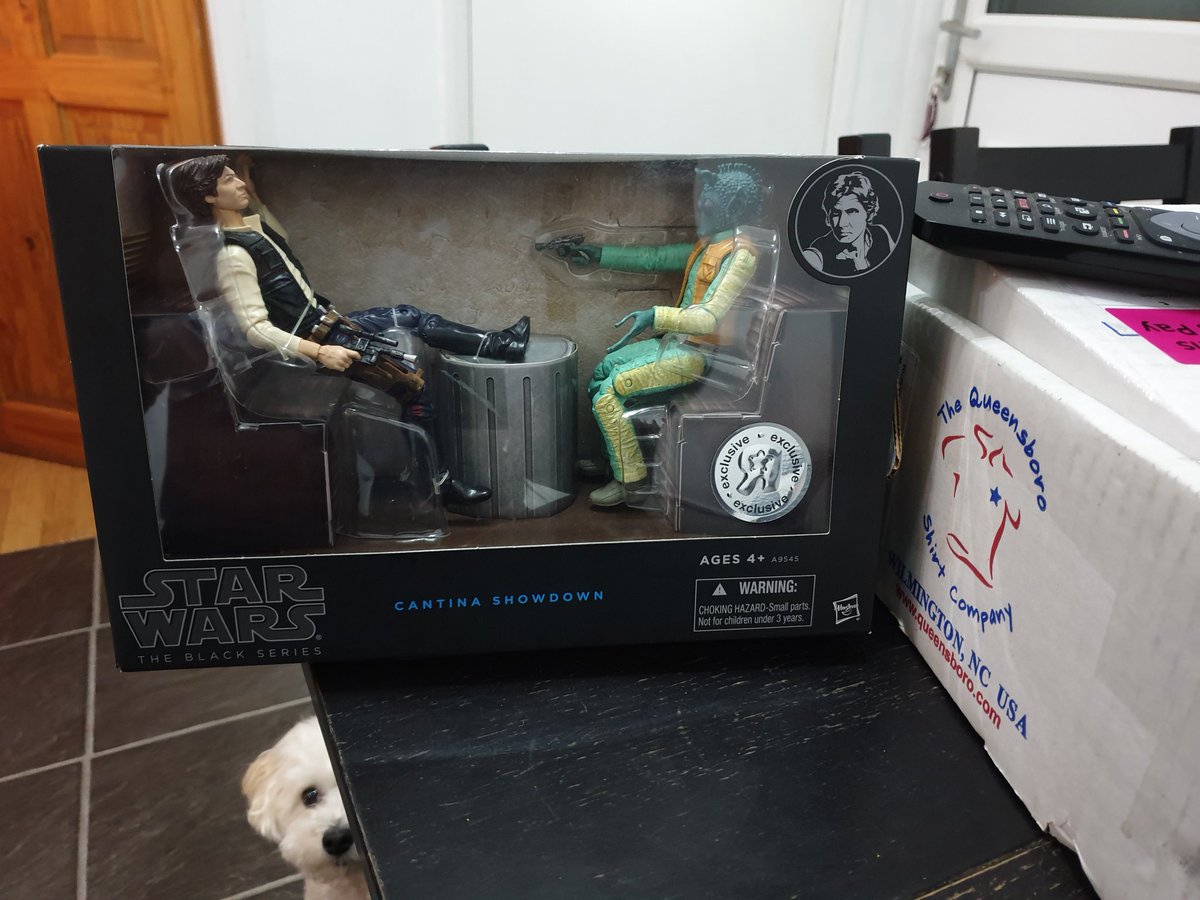 Mail Call 

Was expecting another Hot Toys to collect from post office but this turned up from the US. That's everything in the black series figures/exclusives apart from the Mexican 4 pack. 😍😊

#StarWars #blackseries #exclusives #dogphotobomb