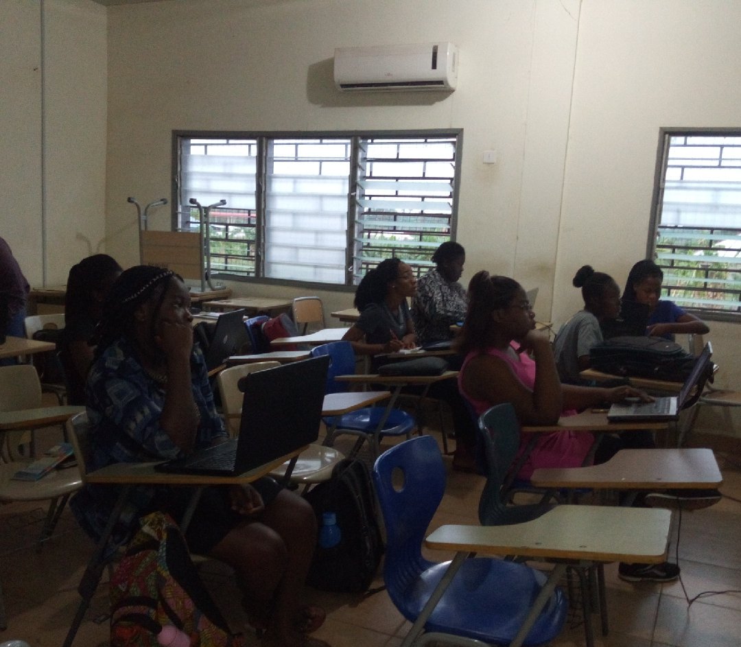 VivianNavele's tweet image. PyLadies having fun with black screens.😍💃🏾
#pyladies
#womenwhocodeinpython
#pyladiesho
@ThePSF
#Meetupv1