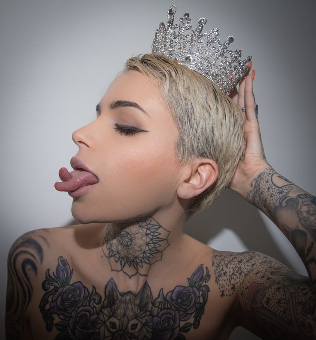 It's RELEASE DAY for @krisscottxxx 's "The Wrong Sister"  w/ @leighravenx &amp; @IsiahMaxwell. (Photo credit<a class="tags" target="_blank" title="On Twitter" href="/?out=eyJ0eXAiOiJKV1QiLCJhbGciOiJIUzUxMiJ9.eyJpYXQiOjE3MjA4NDM1NzUsImlzcyI6InR3cG9ybnN0YXJzLmNvbSIsIm5iZiI6MTcyMDg0MzU3NSwiZXhwIjoxNzUyMzc5NTc1LCJyZWRpcmVjdF91cmwiOiJodHRwczovL3R3aXR0ZXIuY29tL2tyaXNzY290dHh4eCJ9._zdyUzm4NbsGWc-9WBilOXstArhATcWQ4SZJobxxHmv6iTjpVwJV-Aues4vcFjr-xuWqCtxz-ur7QIFhqepZyw">@krisscottxxx</a>