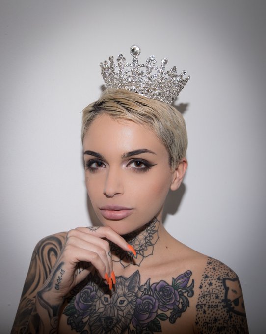 It's RELEASE DAY for @krisscottxxx 's "The Wrong Sister"  w/ @leighravenx &amp; @IsiahMaxwell. (Photo credit<a class="tags" target="_blank" title="On Twitter" href="/?out=eyJ0eXAiOiJKV1QiLCJhbGciOiJIUzUxMiJ9.eyJpYXQiOjE3MjA4NDM1NzUsImlzcyI6InR3cG9ybnN0YXJzLmNvbSIsIm5iZiI6MTcyMDg0MzU3NSwiZXhwIjoxNzUyMzc5NTc1LCJyZWRpcmVjdF91cmwiOiJodHRwczovL3R3aXR0ZXIuY29tL2tyaXNzY290dHh4eCJ9._zdyUzm4NbsGWc-9WBilOXstArhATcWQ4SZJobxxHmv6iTjpVwJV-Aues4vcFjr-xuWqCtxz-ur7QIFhqepZyw">@krisscottxxx</a>