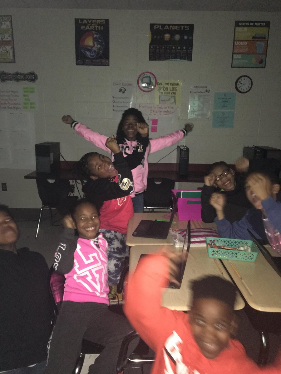 EISSOARSHIGH's tweet photo. Mrs. Smith and Mrs. Byers' 4th grade classes engaged and learning about fractions with @GetKahoot #DLDay @JEFCOEDTech @TinkerEIS @melovejewelry https://t.co/Z1ri2Y0vR9