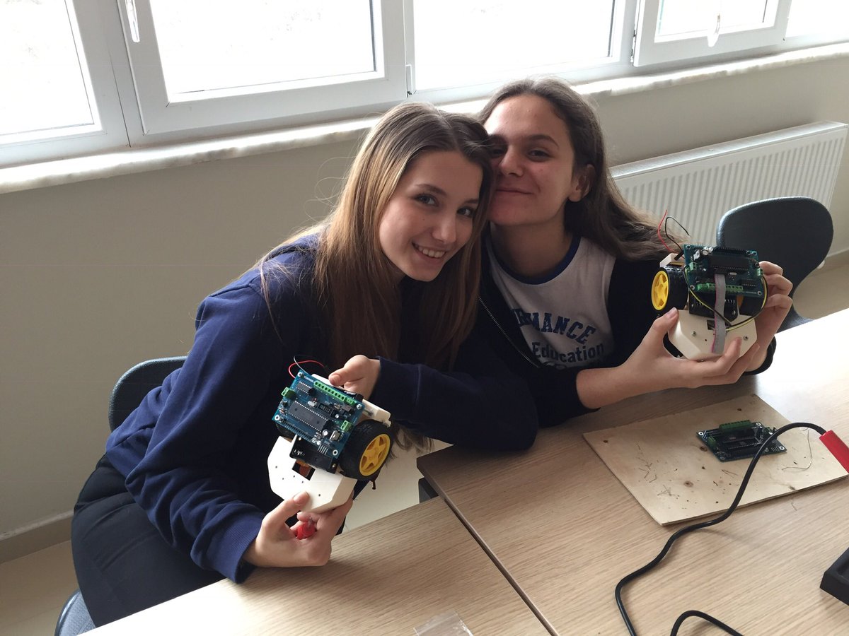 mucit_akademisi's tweet photo. Bil Sakarya Fen ve Teknoloji Lisesinde robotik çalışmalar hız kesmeden sürüyor. #mucitakademisi #maker #robomer #robotik #kodlama #elektronik #3d #tasarım #ccs #c #çizgiizleyen #sorudeğilsorunçözençocuklar #bilsakarya #bilsakaryalisesi #bilokulları #sakarya #adapazarı #serdivan https://t.co/qqnZ1S7ixw