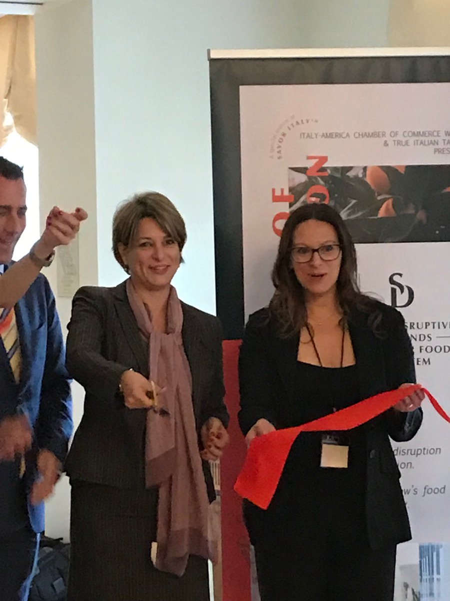 Iaccw_La's tweet photo. Kicking off #SeedsOfDisruption at #savoritaly2019 with @ItalyinLA and our new Consul General of Italy @SilviaChiave as well as @ChristinaKTLA #italiantaste @Ffoodinstitute @NimaSensor @RenewalMill https://t.co/p0yuH3ZC47