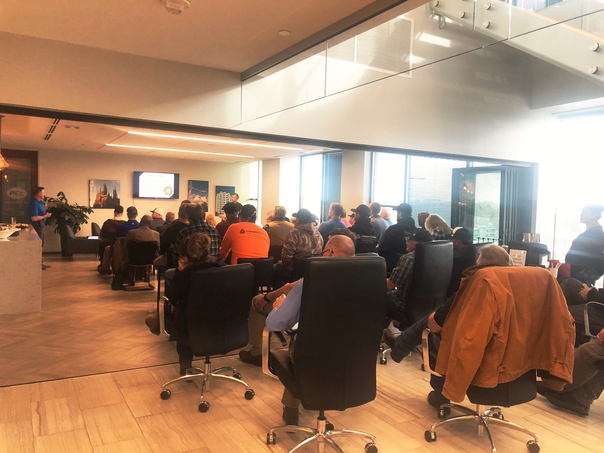 jdarnell40's tweet photo. Full house today with Denver Small Business’s at the PCL quarterly Safety Outreach Event!

It takes a team to work safely

#safety #smallbusiness #denver #pcl https://t.co/gz9xfIeUYF