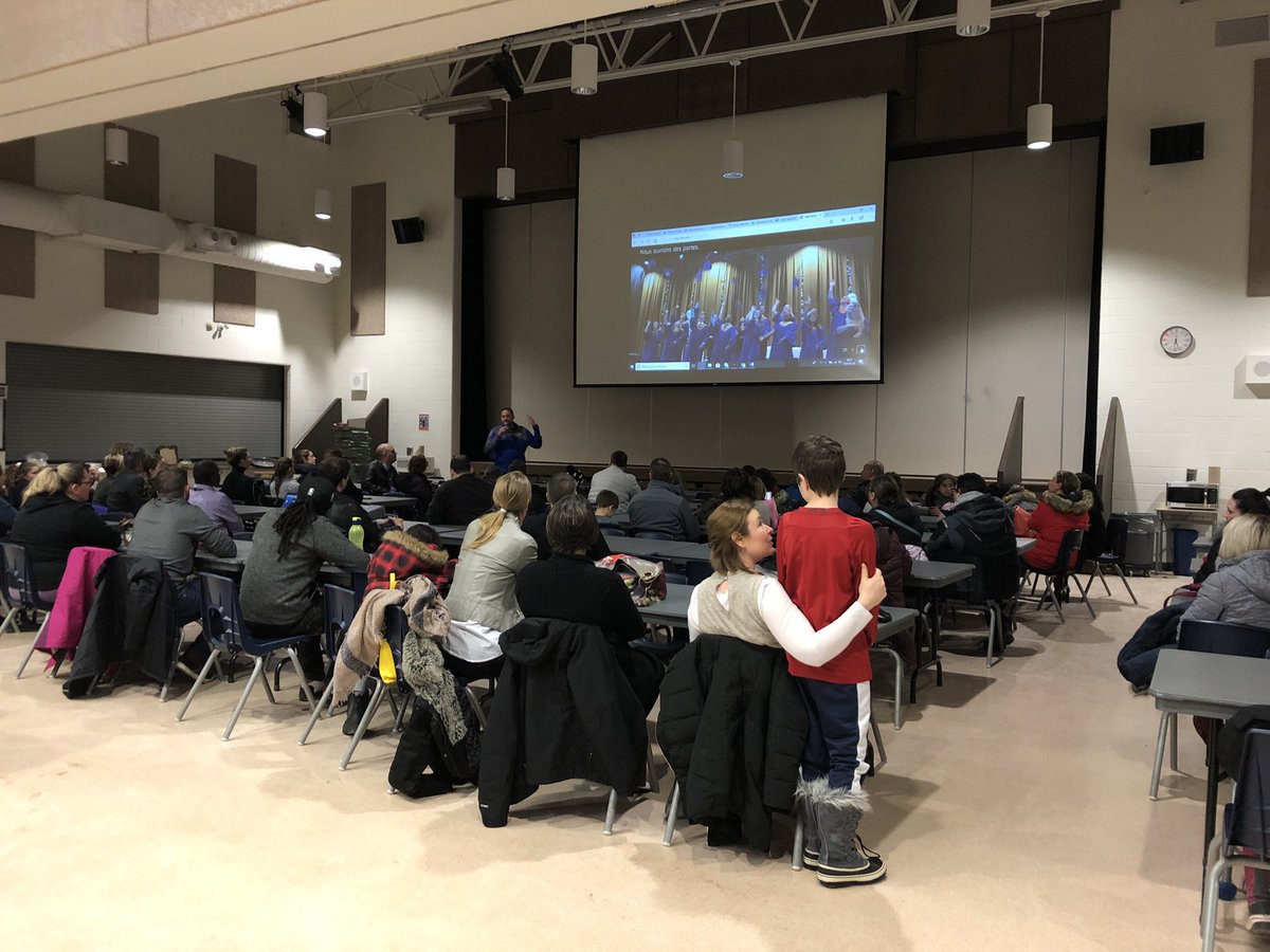 Après la belle journée au camp guépard pour les élèves, M. St-Maurice accueille les parents aux Portes ouvertes.
<a href="/esgabrieldumont/">esgabrieldumont</a> <a href="/CSViamonde/">CS Viamonde</a> <a href="/EELaPommeraie/">École La Pommeraie</a> <a href="/EE_MarieCurie/">ÉÉ Marie-Curie</a> <a href="/LaTamiseLondon/">La Tamise</a>