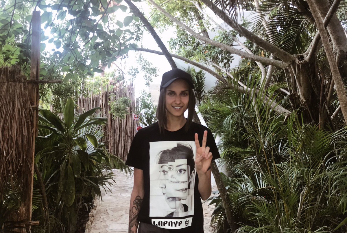 OfficialRezz's tweet photo. Here’s a pic of me in Mexico https://t.co/DILfZJ54Xn