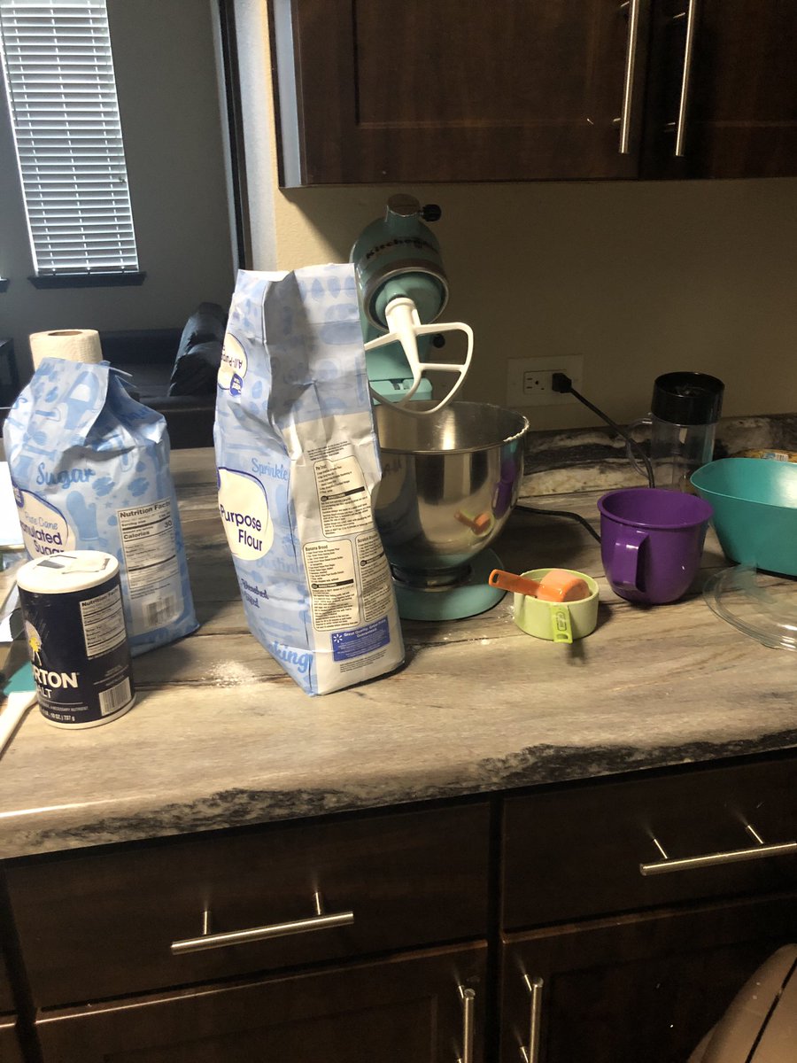 I’m baking now. Place your orders for this weekend!!!🎂🍰🧁