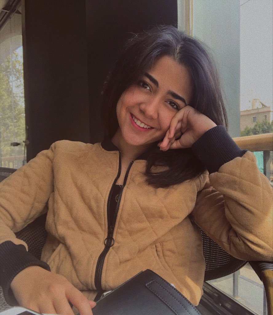 nadine_7amdy7's tweet photo. I feel happy when my face hits the camera sometimes https://t.co/gON5JdaR9I