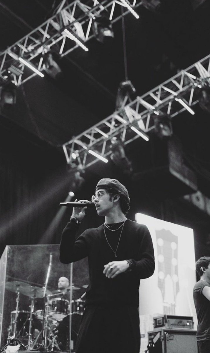 chriserickcats_'s tweet photo. Felices 20 a este angelito , el cual disfruto muchisimo escuchar su voz , su arte. Mil gracias por hacerme sonreir mas de una vez, y compartir tu sencillez con nosotrxs. 
Te deseo una vida llena de amor y exitos.
Feliz vuelta al sol Joelin , te amo ❤
@itsjoelpimentel https://t.co/3LEa9j6zGv