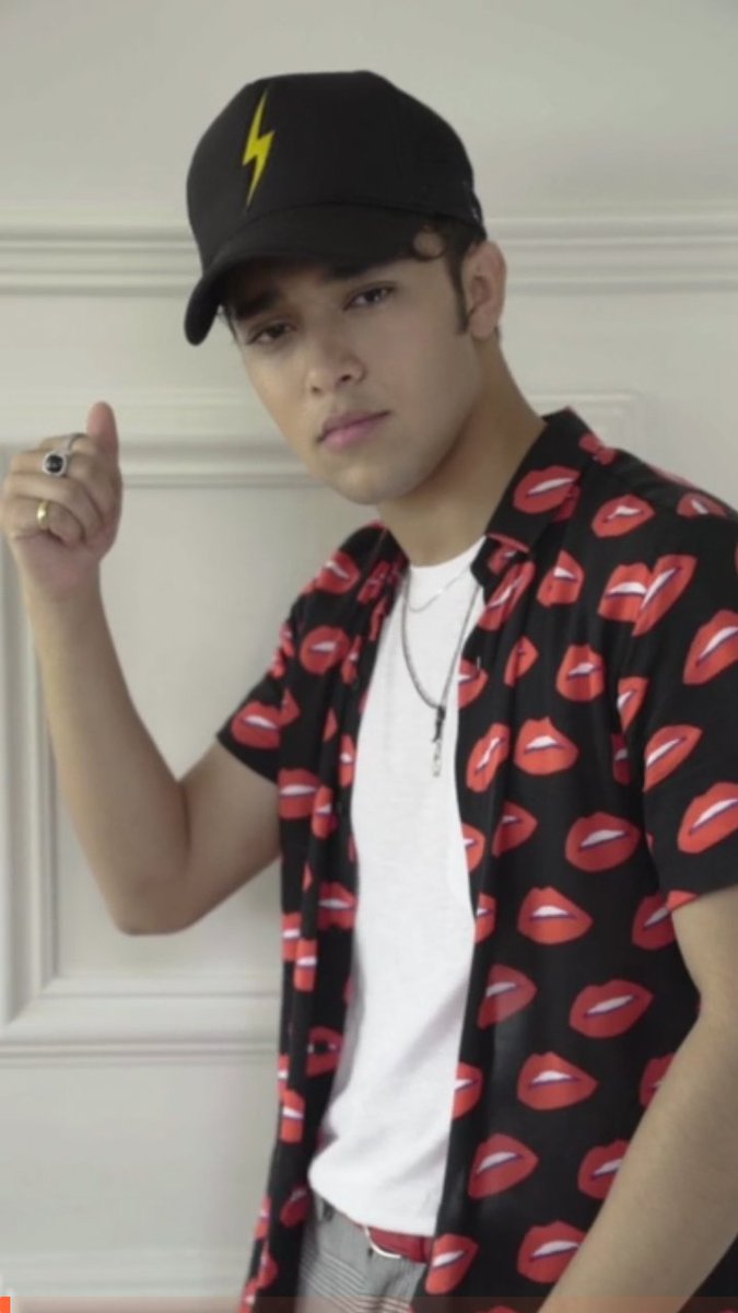 chriserickcats_'s tweet photo. Felices 20 a este angelito , el cual disfruto muchisimo escuchar su voz , su arte. Mil gracias por hacerme sonreir mas de una vez, y compartir tu sencillez con nosotrxs. 
Te deseo una vida llena de amor y exitos.
Feliz vuelta al sol Joelin , te amo ❤
@itsjoelpimentel https://t.co/3LEa9j6zGv
