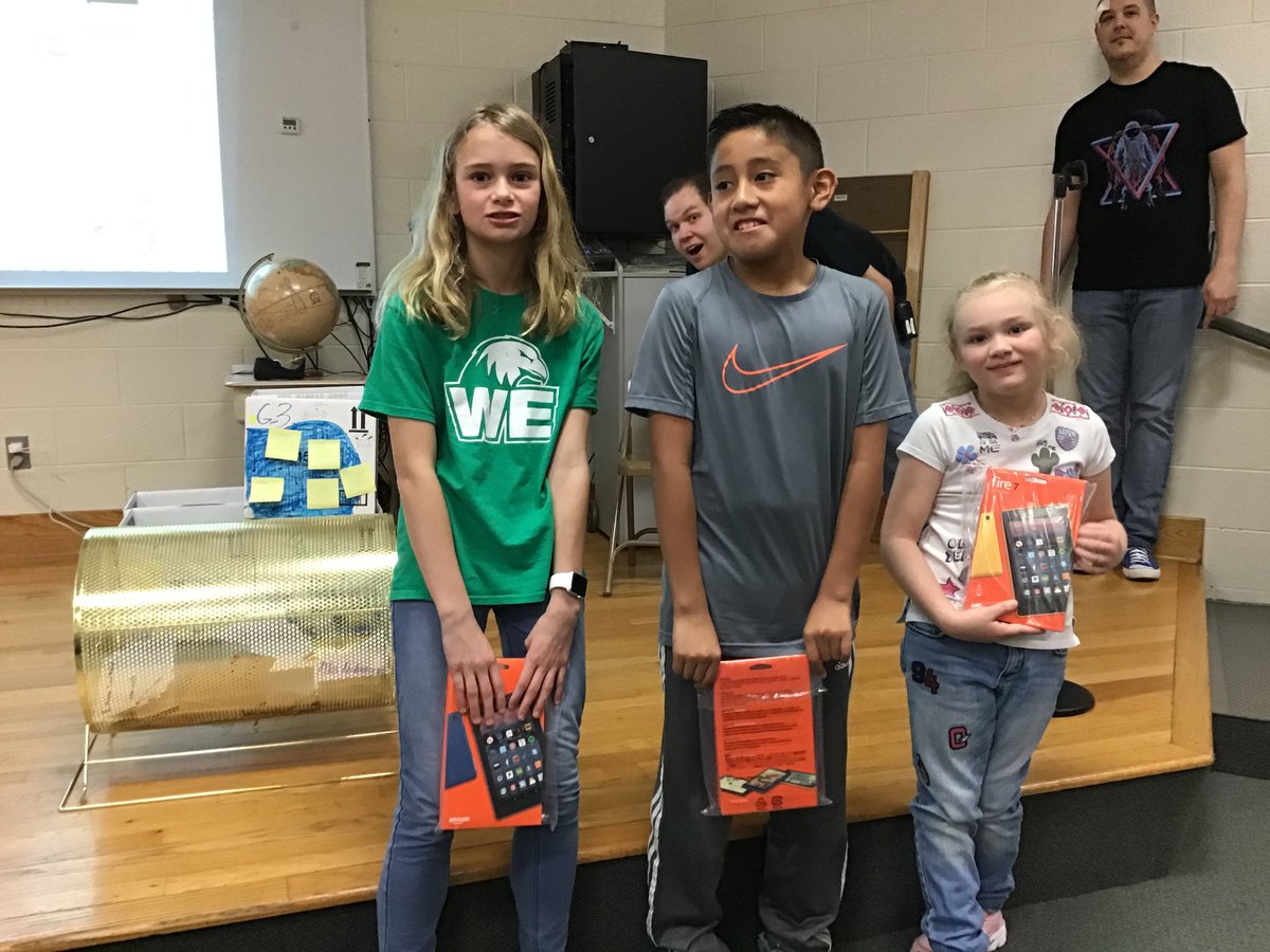 So excited to have won new Kindles on  <a href="/OfficialDLDay/">Digital Learning Day</a> !  #JCSDLD <a href="/jcityTNschools/">JohnsonCitySchools</a>   I spy <a href="/spartanchemical/">Spartan Chemical Co.</a> supplying the raffle boxes of Xcelente, too! Haha!