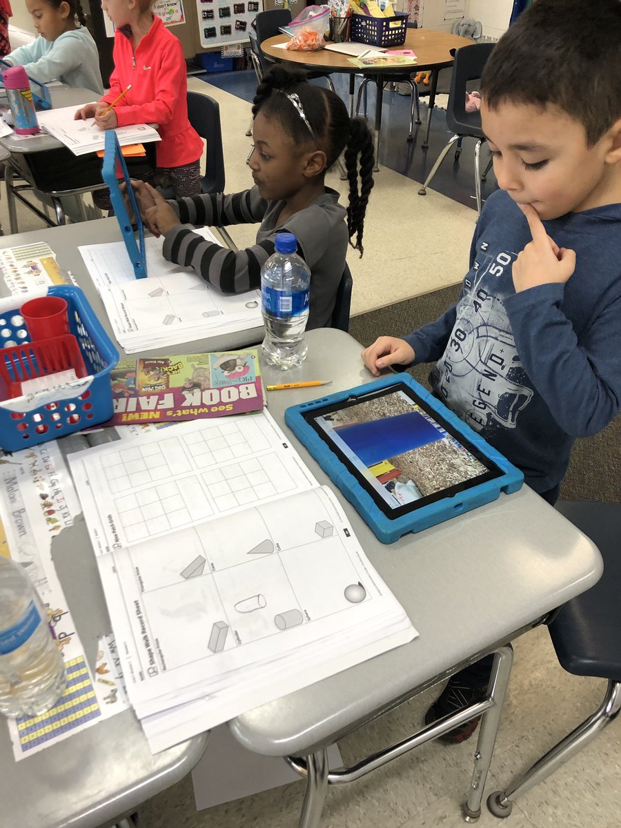 SECassidy1's tweet photo. Recording our 3D shapes! @SerenaHills_161 #D161learns https://t.co/MPCbWfL9qr
