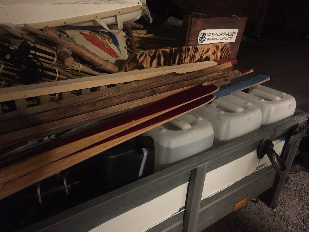 Lastade och klara.
130 liter fotogen ska skapa magi för deltagarna i årets Nattvasa.

Kommer bli grymt!

(Crowdfoundat som vanligt på Swish: 1236908891 
Märk: Fotogen)