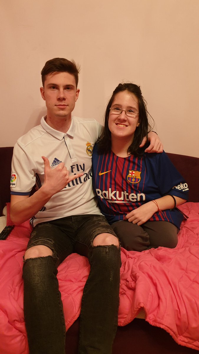 todoroviczeljko's tweet image. Kada moj sin kupi sestri dres za 18. rođendan! On navija za Real ona za Barsu!!!
Brother by jersey sister for her 18th birthday! 
#FCBarcelona #BARSA2019 #RealBarca #RealMadrid #serbiafan #ElClasico #brothersisterlove