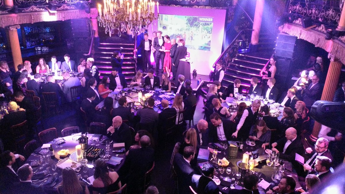 Fortum putsaa pöydän. Toinen palkinto Singalong Shuttlelle. Nyt Paras PR-kategoriassa. #ESAawards #Sponsorointi @sjtmry