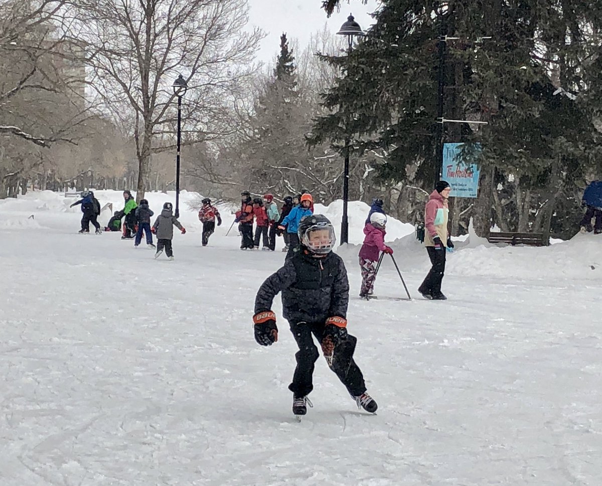 StoonPubSchools's tweet photo. These @BrevoortPark students are happy that the cold snap is finally over! Students hopped on a @stoontransit bus for a morning of learning downtown and then had lunch and skated at @Meewasin rink. #spslearn #move2grow https://t.co/88LRwQy9QL