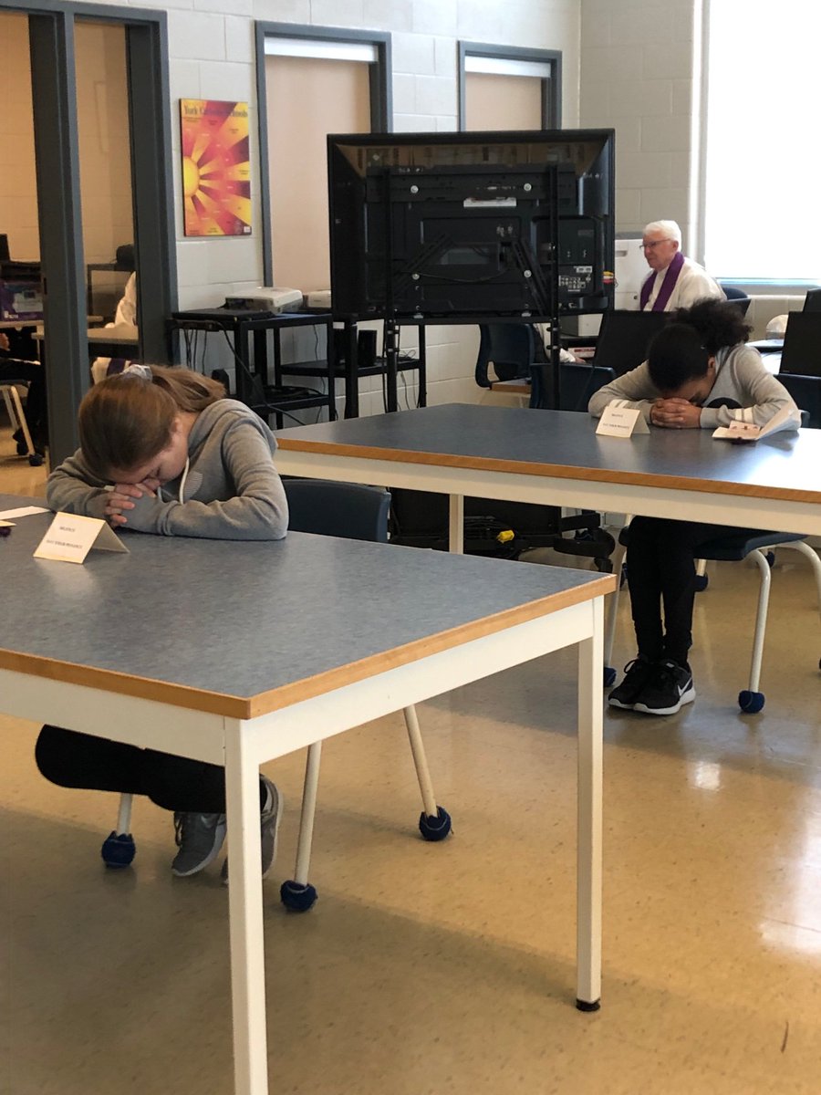 GalatiLoredana's tweet photo. Today, after some prep and an examination of conscience, students and staff of St.Cecilia received the Sacrament of Penance. Church-School-Home ❤️ #sacramentofhealing #modelbyexample #rosarywhilewewaited #blessmeFather #actofcontrition @StCecilia_ycdsb @StAndreParish https://t.co/aGmlxXCh1i