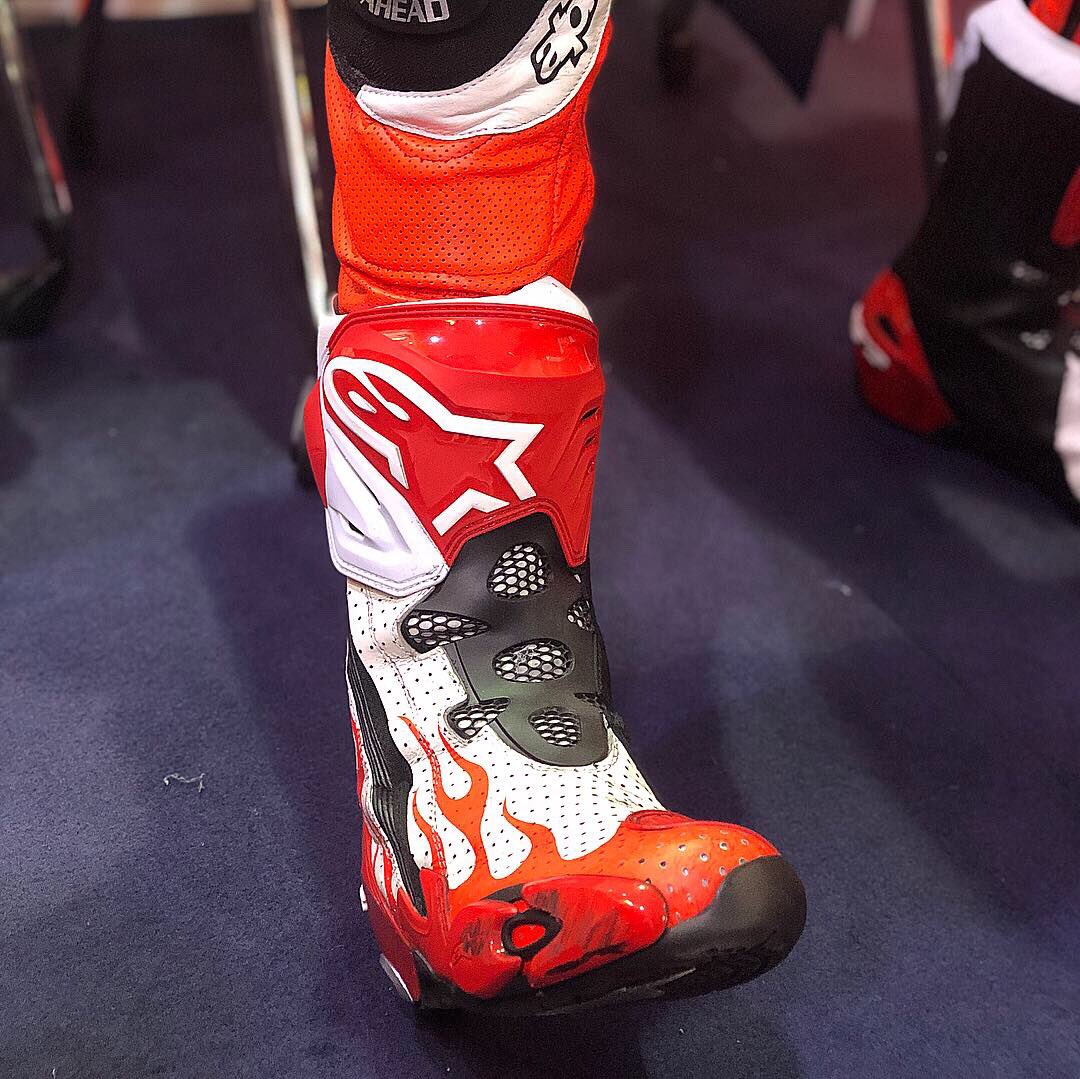 lorenzo99's tweet photo. Like 👉🏻 ⚪️🔥
RT 👉🏻 ⚫️🔥

@alpinestars https://t.co/UOSI9BK26d