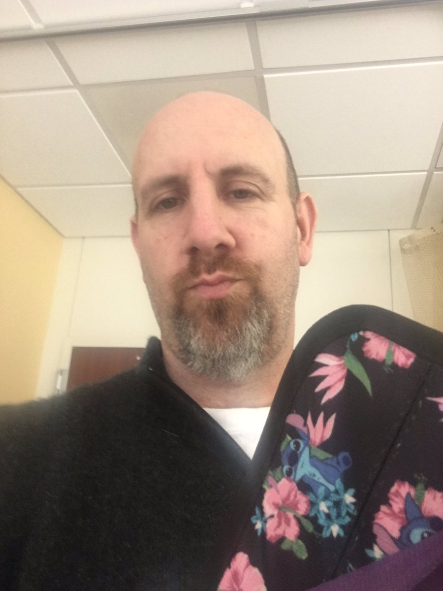 rsourceline's tweet image. My wife is having surgery.  She told me to take her wallet if I went anywhere.  I didn’t think much of it but got really hungry so now I’m walking around the hospital with this thing.