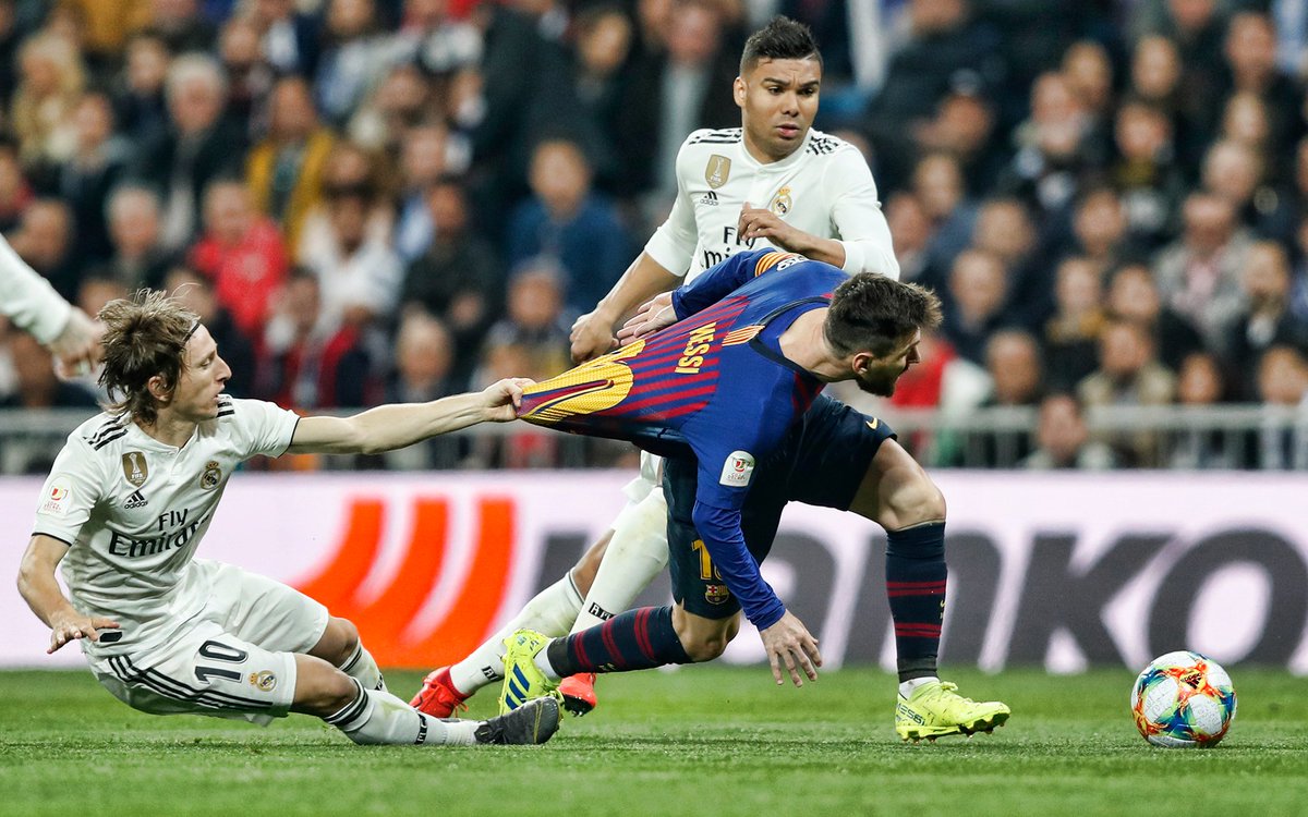 - ¿Leo me das tu camiseta?
- Espera a que termine el partido
-