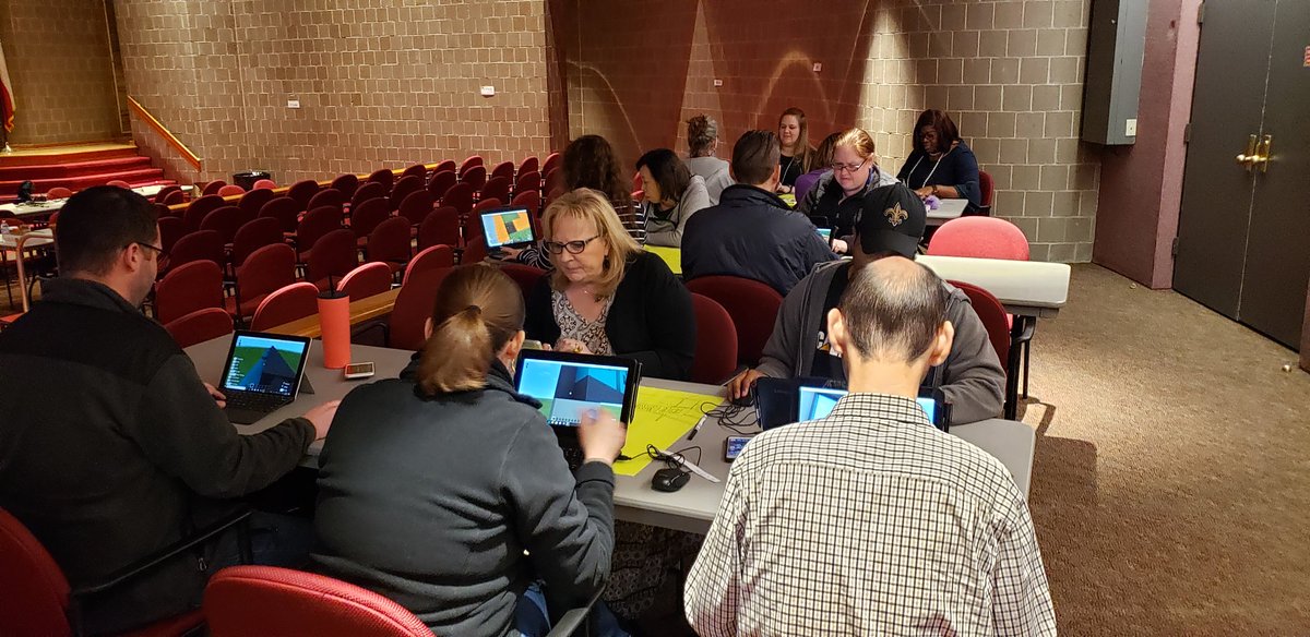 edtechandrews's tweet photo. "I don't want to stop playing!" <3<3 #MinecraftEDU #exploremsftinedu @lindyhockenbary @educollabor8ors https://t.co/5gydxeo92t
