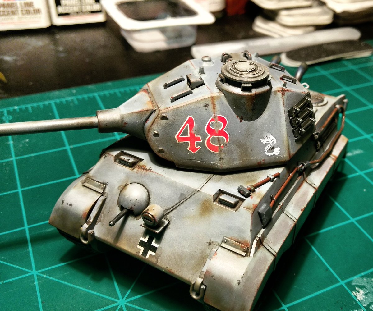 _Tyto_Alba's tweet photo. Finished the toon King Tiger, from Meng Models! Really happy with the end result! https://t.co/9fLvNIdH4d