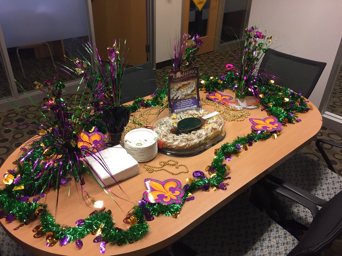 smuguildhall's tweet image. Thank you to High Voltage Software for graciously sending Cohort 27 students a King Cake! It was both delicious and devoured. And congrats to Preston White on getting the baby! #MardiGras